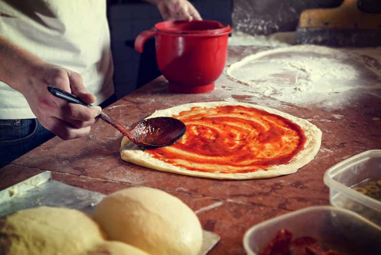 Preparando la pizza