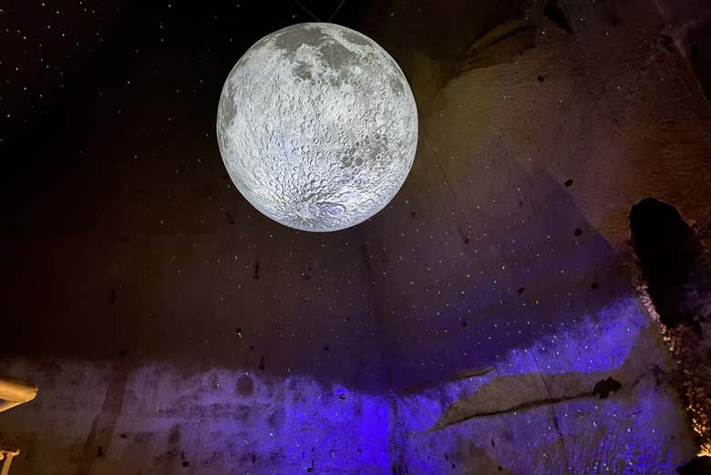 La Luna nel sottosuolo di Napoli